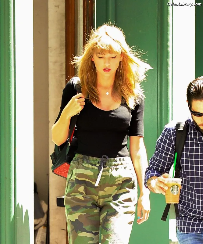 Taylor Swift photo 11 of 4190