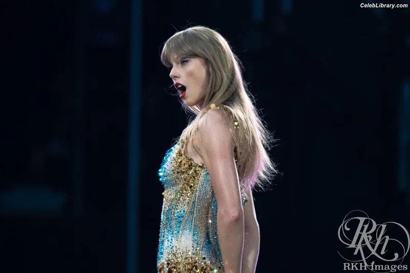 Taylor Swift photo 20 of 4190