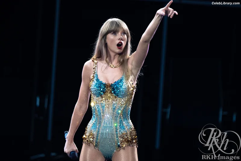 Taylor Swift photo 14 of 4190