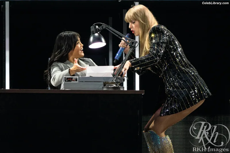 Taylor Swift photo 7 of 4190
