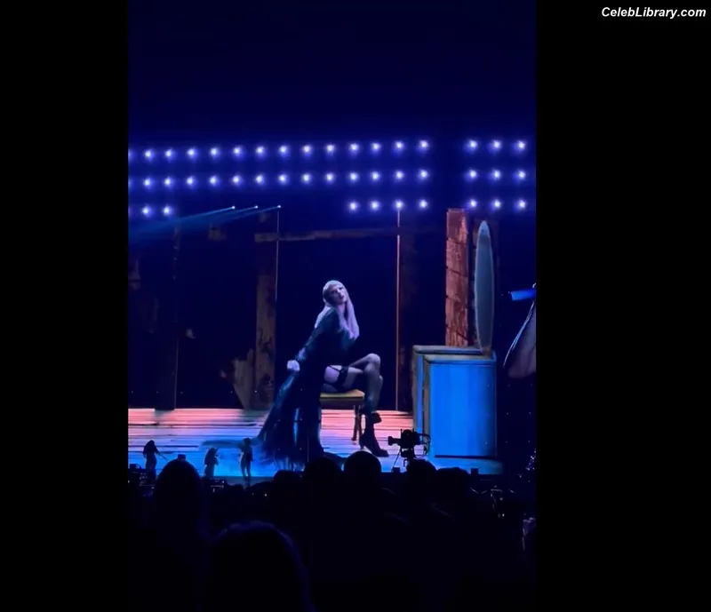 Taylor Swift photo 6 of 4190