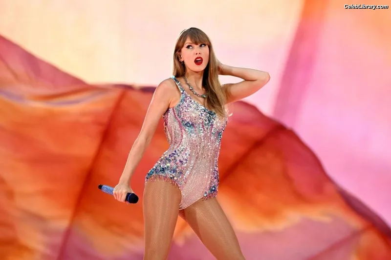 Taylor Swift photo 16 of 4190