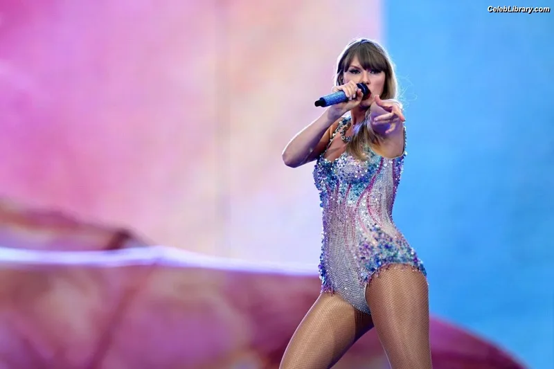 Taylor Swift photo 19 of 4190