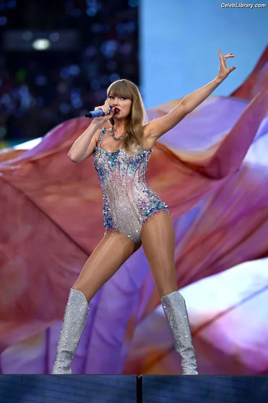 Taylor Swift photo 21 of 4190