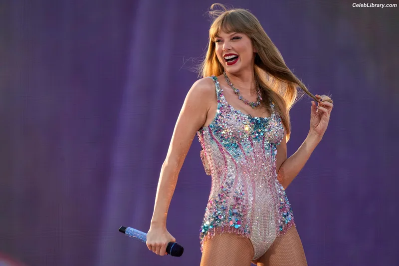 Taylor Swift photo 15 of 4190