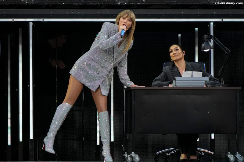 Taylor Swift photo 7 of 4190