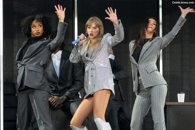 Taylor Swift photo 4 of 4190