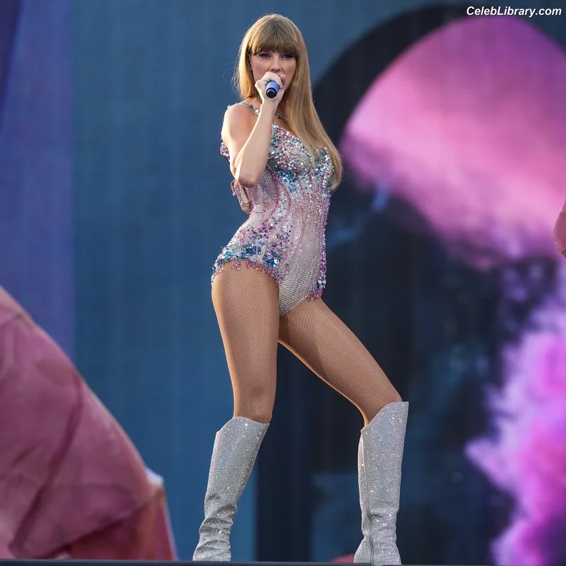 Taylor Swift photo 20 of 4190