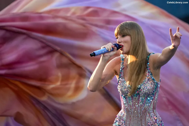 Taylor Swift photo 12 of 4190