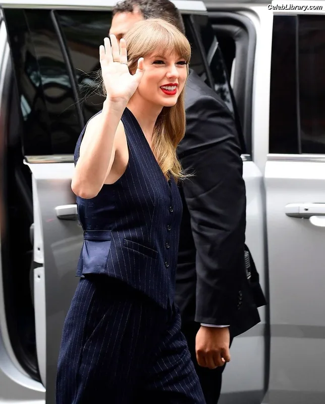 Taylor Swift photo 8 of 4190