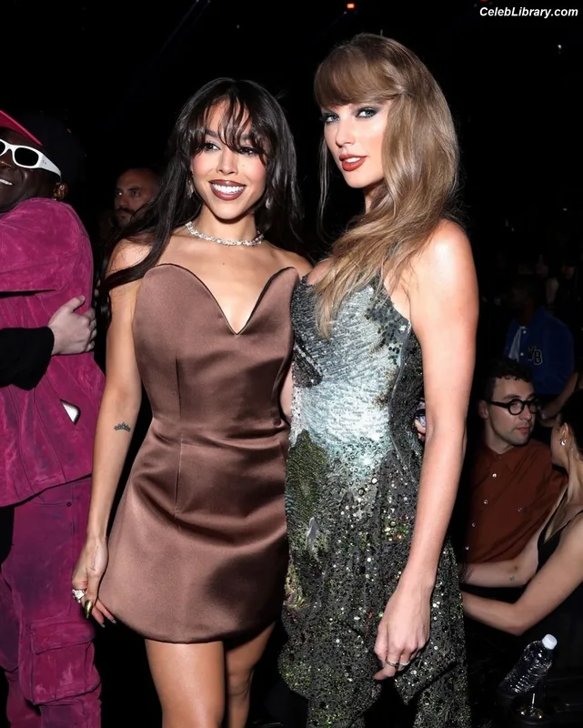 Taylor Swift photo 13 of 4190