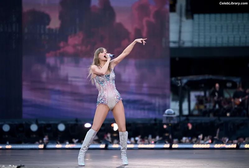 Taylor Swift photo 10 of 4190