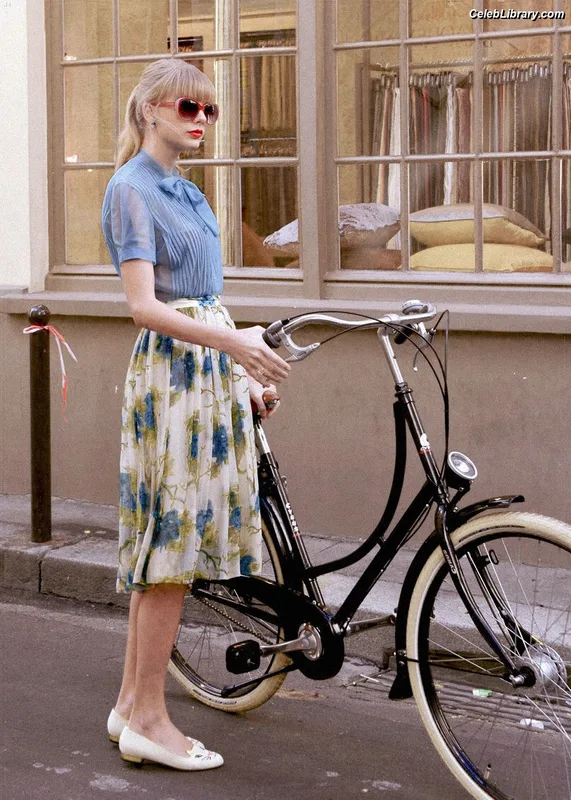 Taylor Swift photo 14 of 4190