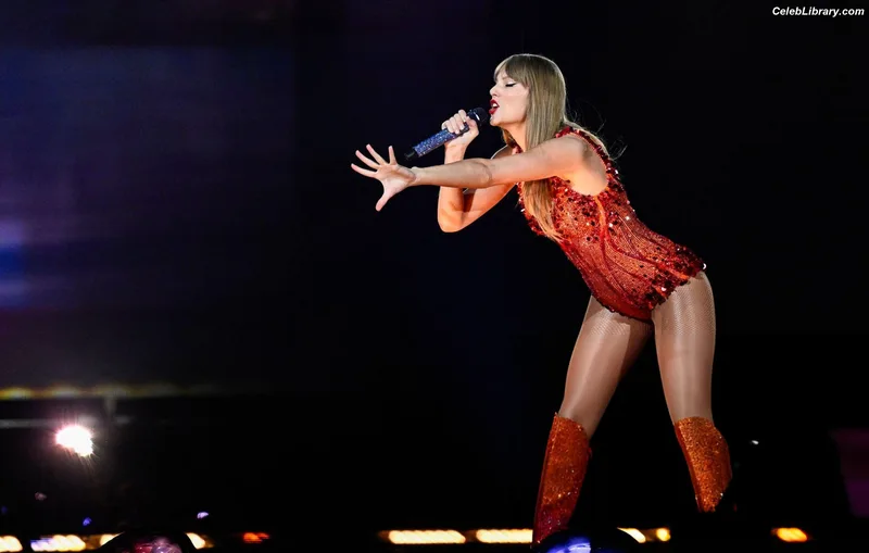 Taylor Swift photo 17 of 4190