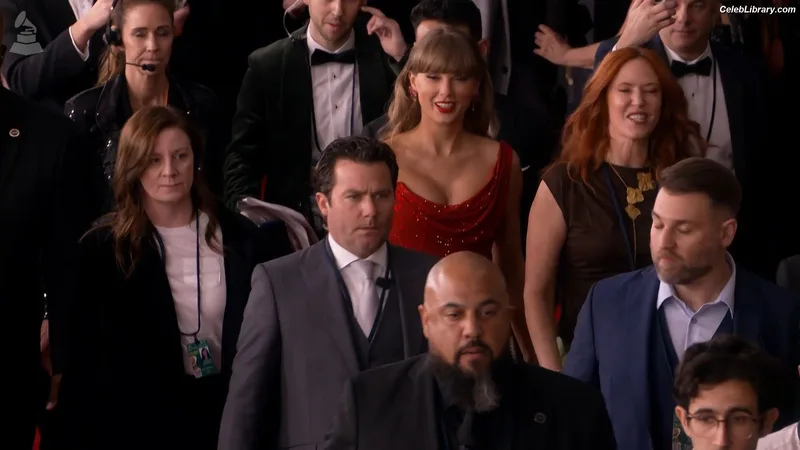 Taylor Swift photo 10 of 4190