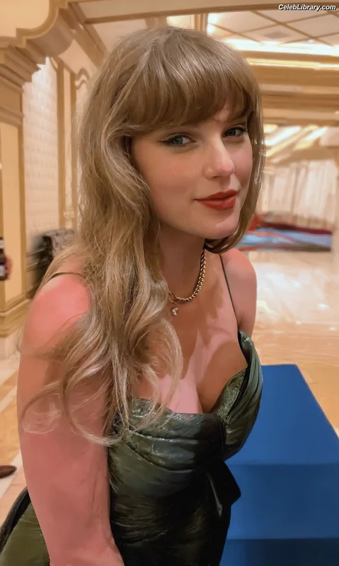 Taylor Swift photo 8 of 4190