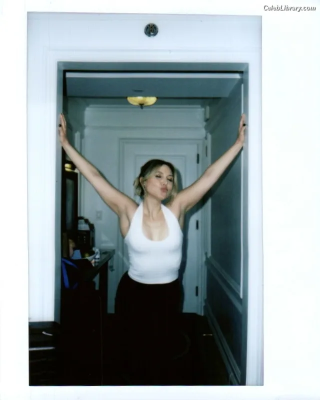 Taylor Tomlinson photo 23 of 213