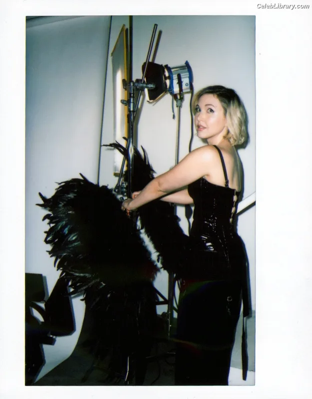 Taylor Tomlinson photo 8 of 213