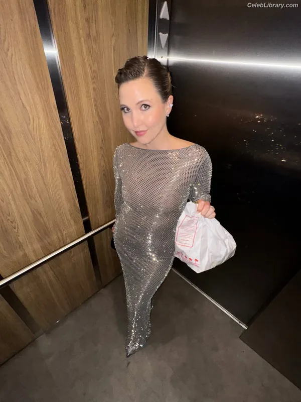 Taylor Tomlinson photo 2 of 213