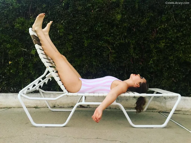 Taylor Tomlinson photo 18 of 213