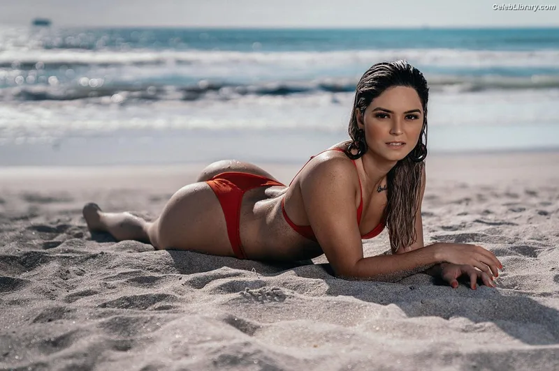 Taynara Guevara (Tay Melo) photo 1 of 21