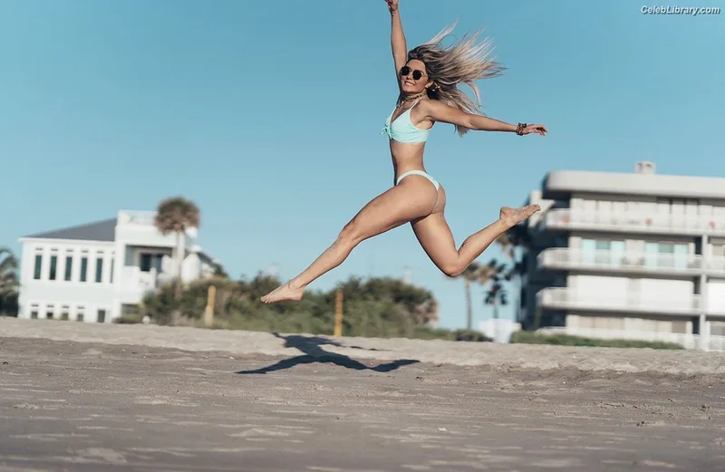 Taynara Guevara (Tay Melo) photo 9 of 21