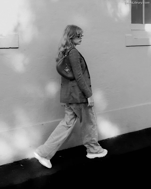 Teagan Croft photo 6 of 149