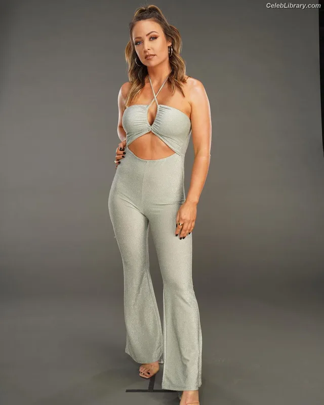 Tenille Dashwood photo 17 of 163