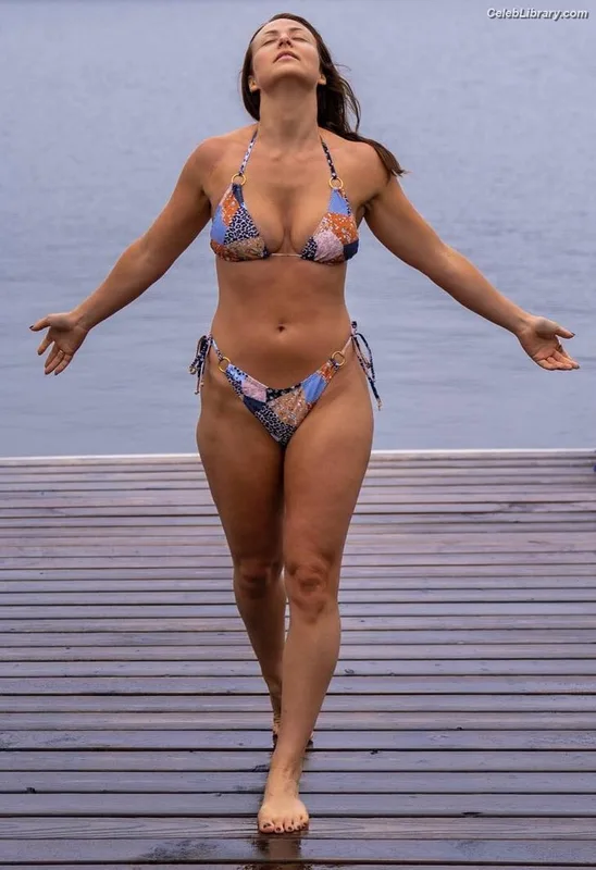 Tenille Dashwood photo 19 of 163