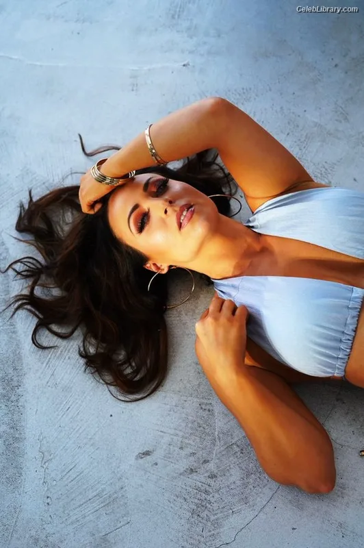 Tenille Dashwood photo 9 of 163