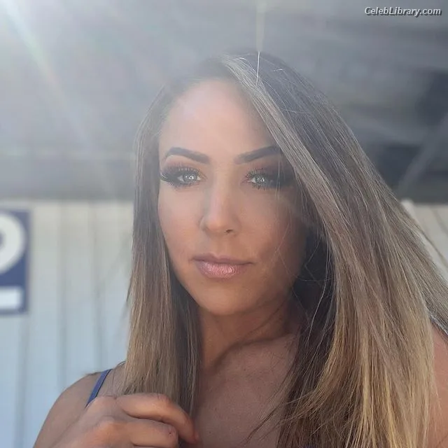 Tenille Dashwood photo 14 of 163