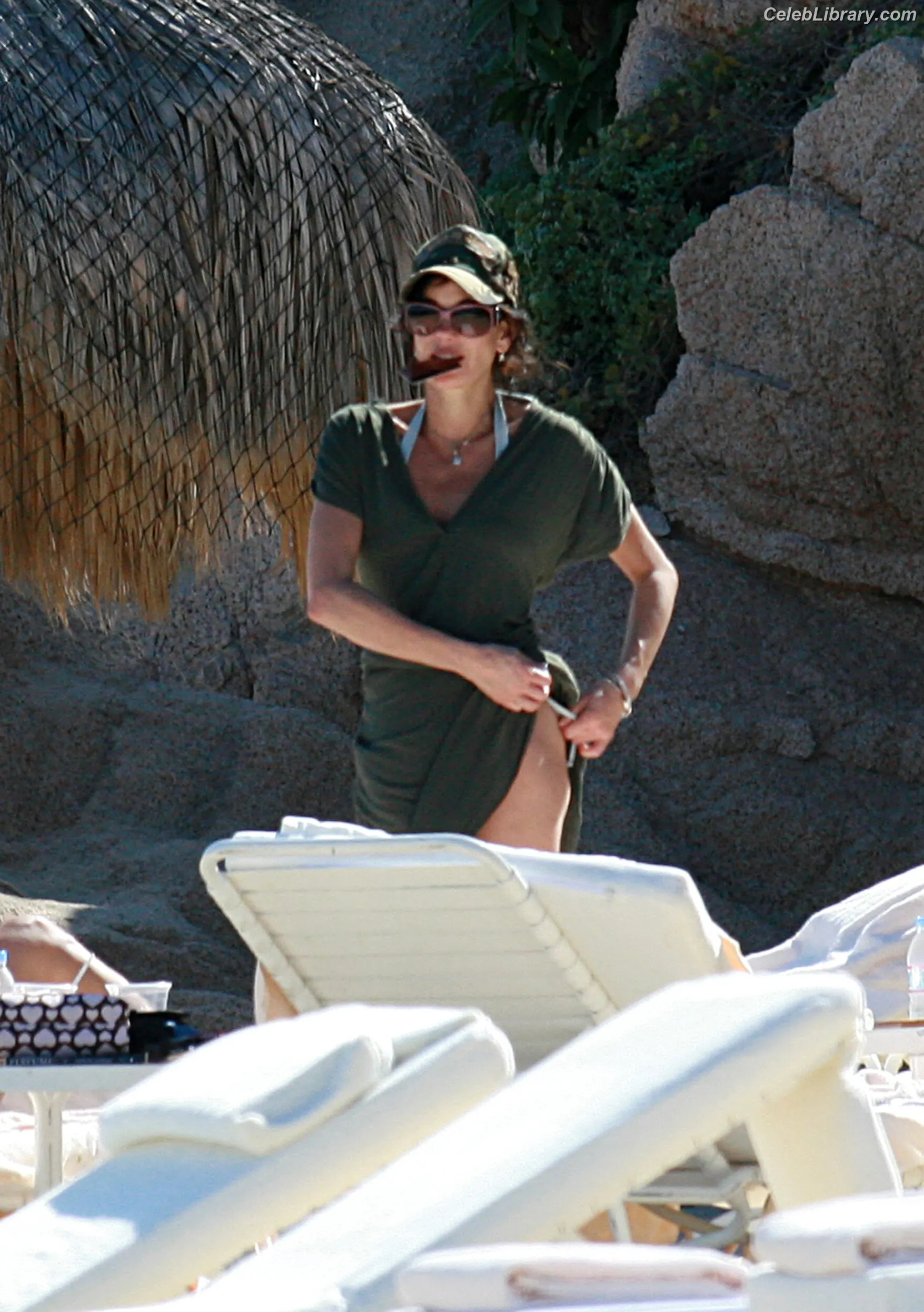 Teri Hatcher photo 21 of 132