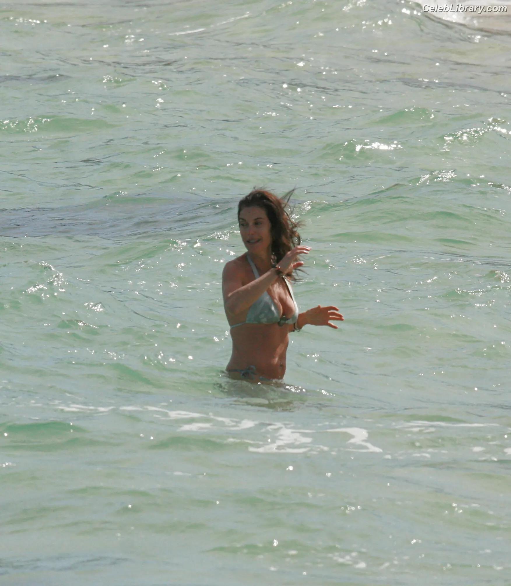 Teri Hatcher photo 17 of 132
