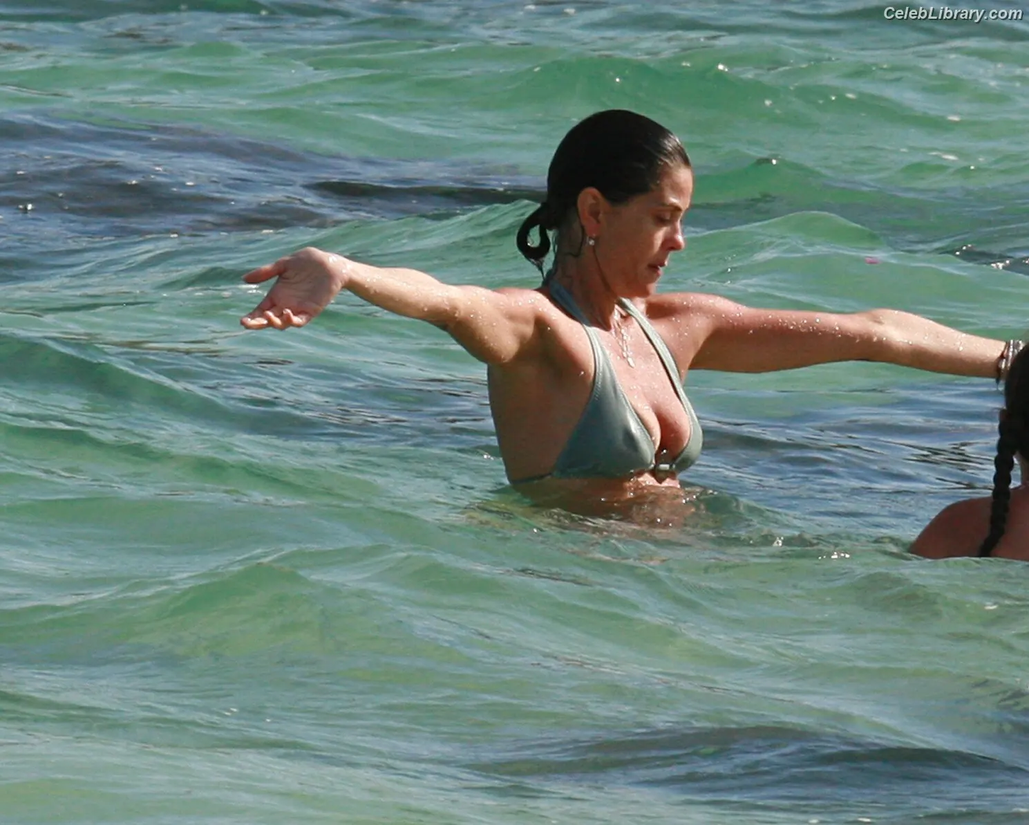 Teri Hatcher photo 18 of 132