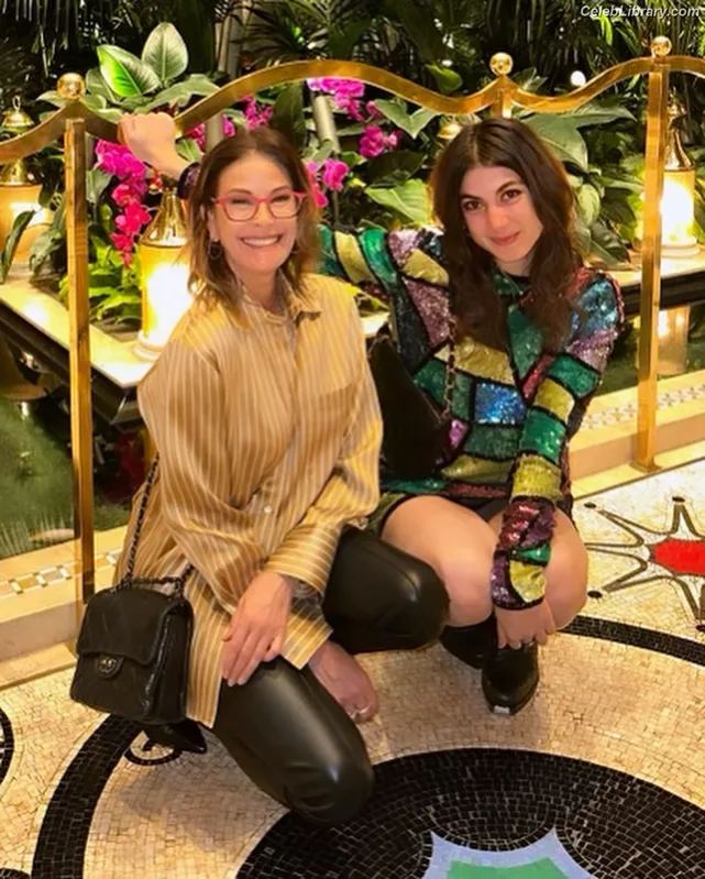 Teri Hatcher photo 13 of 134