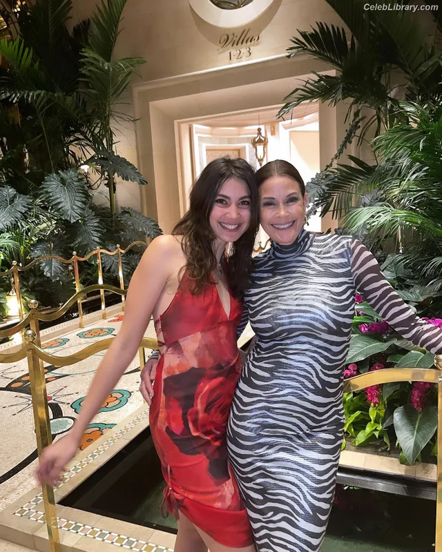 Teri Hatcher photo 14 of 134