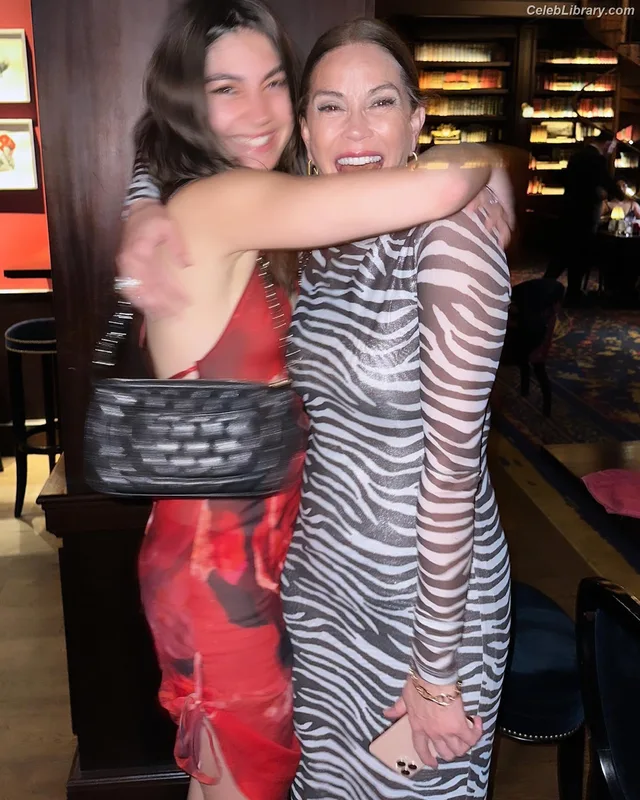 Teri Hatcher photo 16 of 134