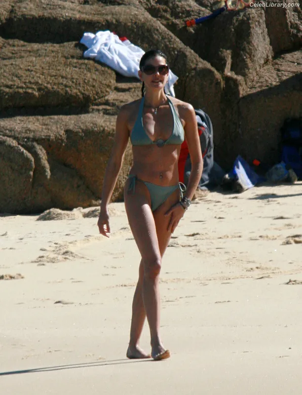 Teri Hatcher photo 11 of 134
