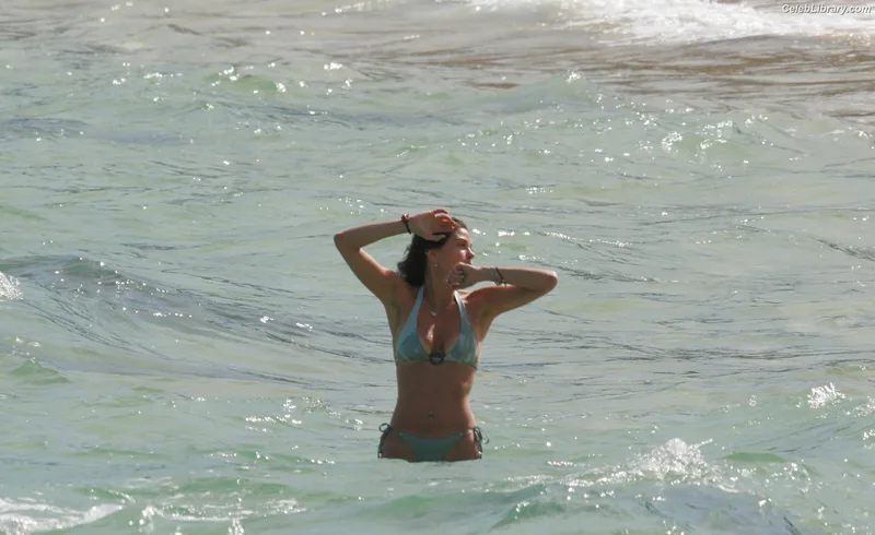 Teri Hatcher photo 17 of 134