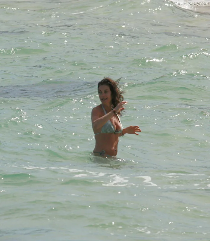 Teri Hatcher photo 18 of 134