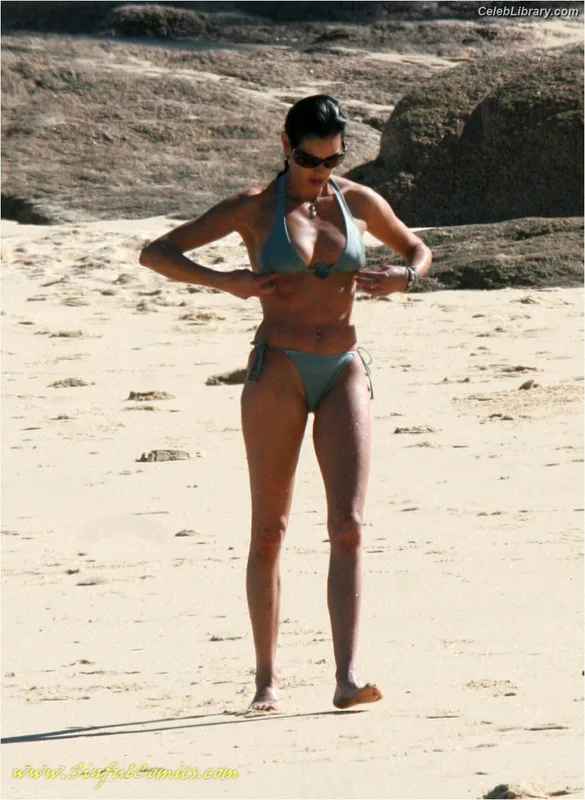 Teri Hatcher photo 1 of 134