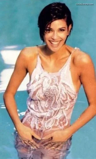 Teri Hatcher photo 8 of 134
