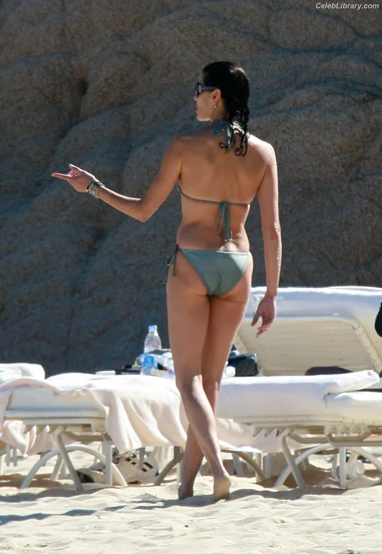 Teri Hatcher photo 20 of 134