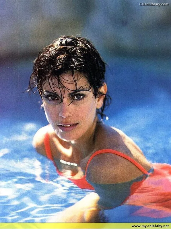 Teri Hatcher photo 3 of 134