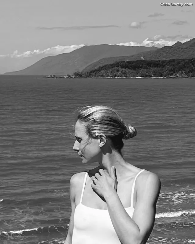 Tessa James photo 3 of 18