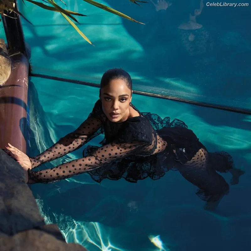 Tessa Thompson photo 3 of 199