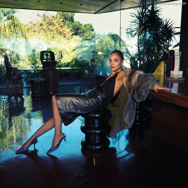 Tessa Thompson photo 4 of 199