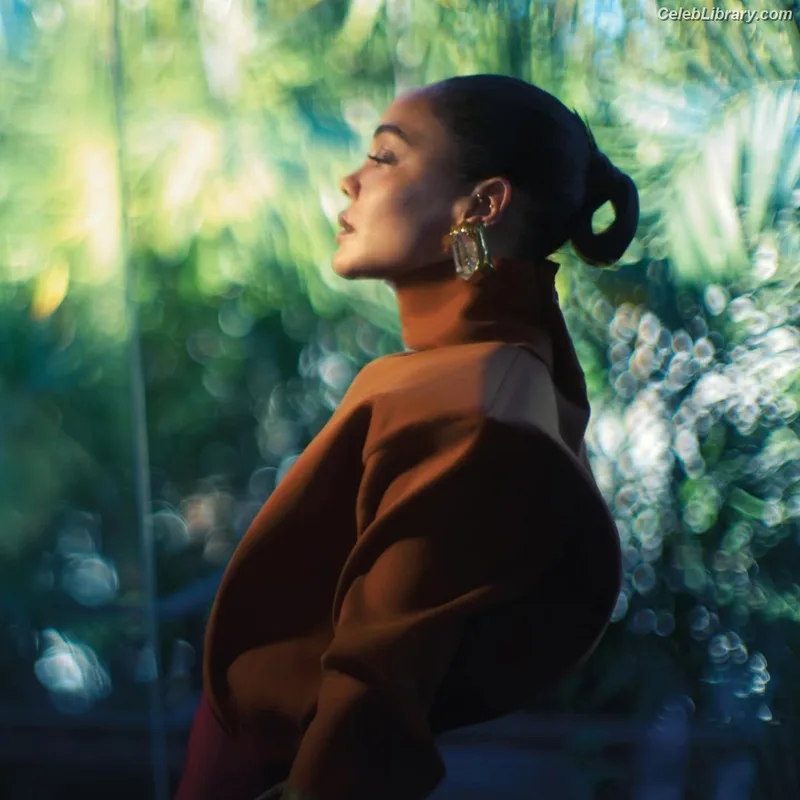 Tessa Thompson photo 8 of 199