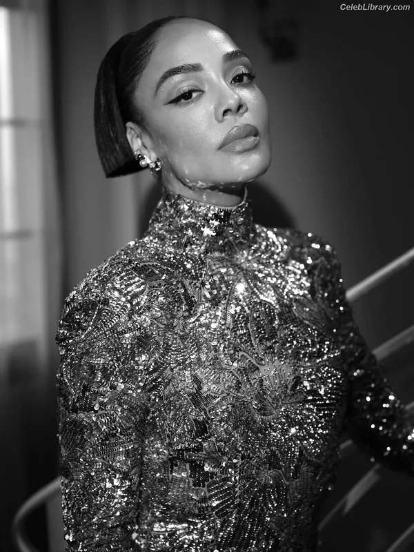 Tessa Thompson photo 24 of 199
