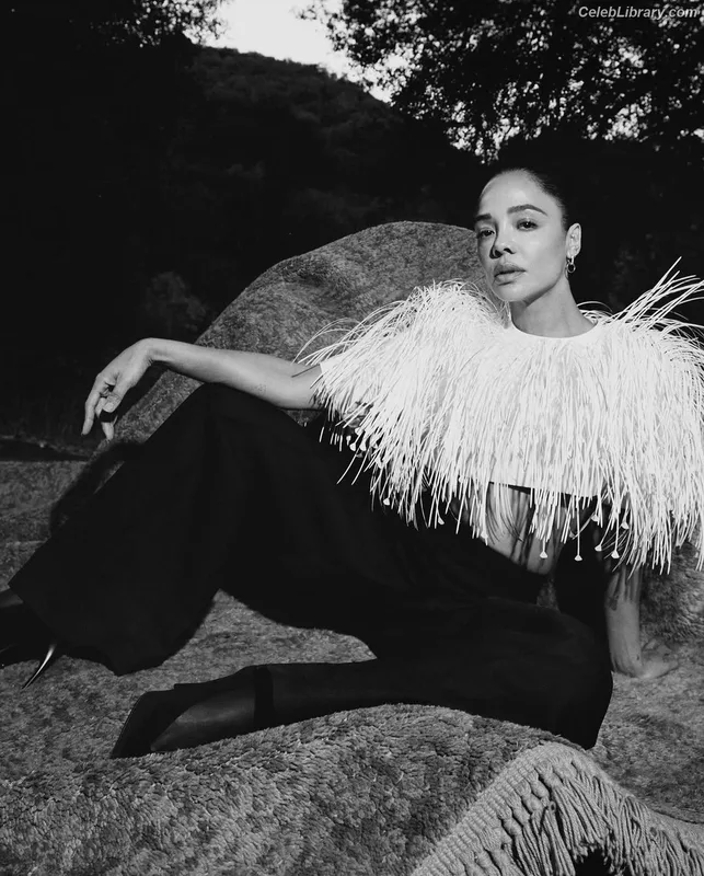 Tessa Thompson photo 9 of 199